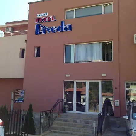 Femili Diveda Hotel